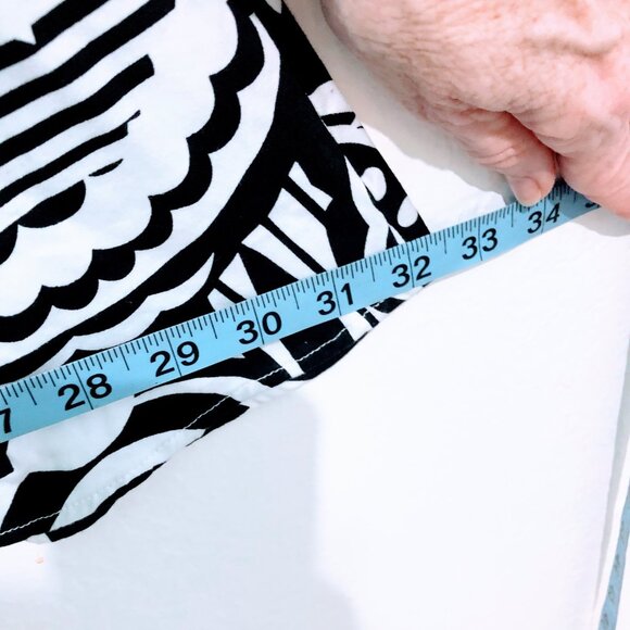 Women's Amanda Smith Sleeveless Black & White Back Zipper V-Neck Size 6 - Picture 15 of 15